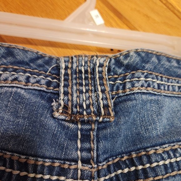 Maurices size 9/10 denim Cuffed And Frayed Bottom Short Shorts - Picture 9 of 11